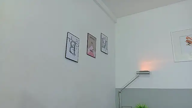 littlee emilyy  online show from August 2, 12:47 pm