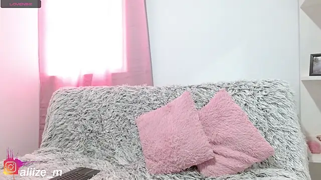 aliicee m online show from March 8, 12:20 pm