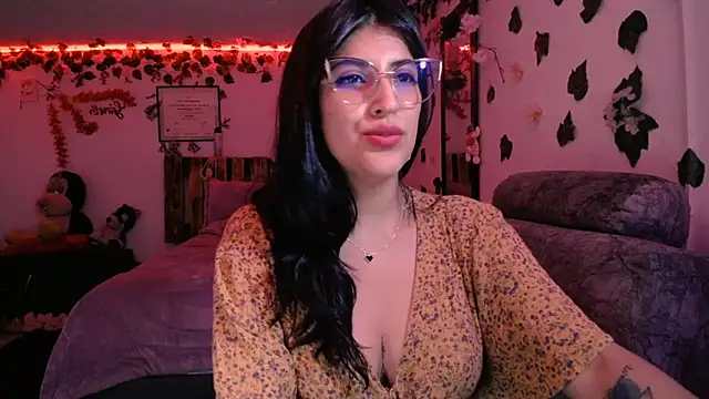 Snapshot of azahar__ziiz chatting on January 20, 2:01 am azahar ziiz online show from January 20, 2:01 am