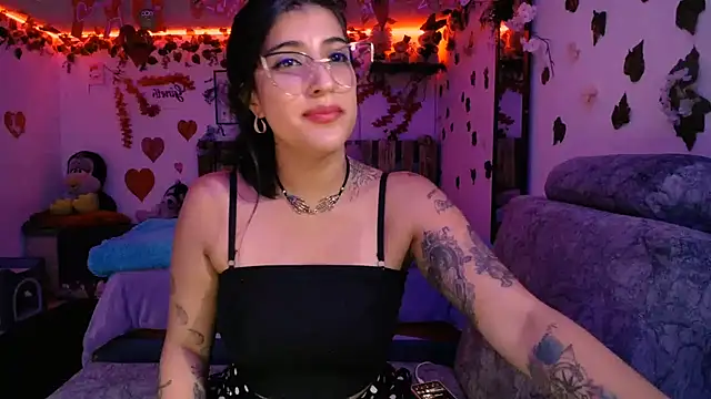 Snapshot of azahar__ziiz chatting on February 10, 8:21 pm azahar ziiz online show from February 10, 8:21 pm