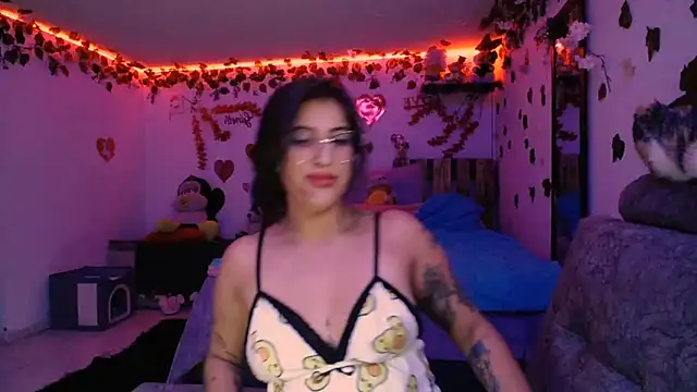 Snapshot of azahar__ziiz chatting on March 5, 2:14 am azahar ziiz online show from March 5, 2:14 am