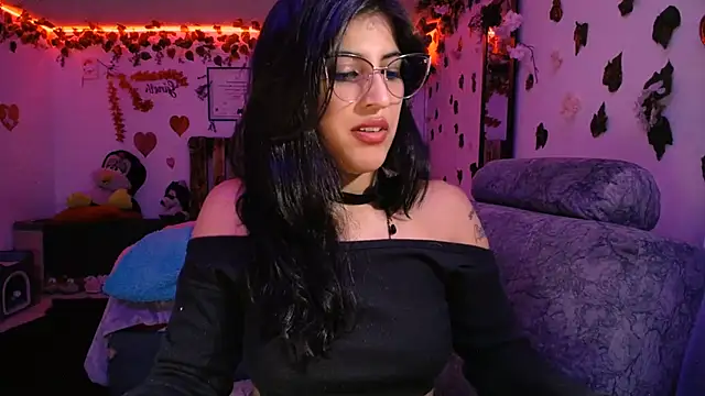 Snapshot of azahar__ziiz chatting on March 7, 1:31 am azahar ziiz online show from March 7, 1:31 am