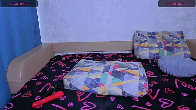 Snapshot of LucieHells chatting on May 18, 4:18 am LucieHells online show from May 18, 4:18 am