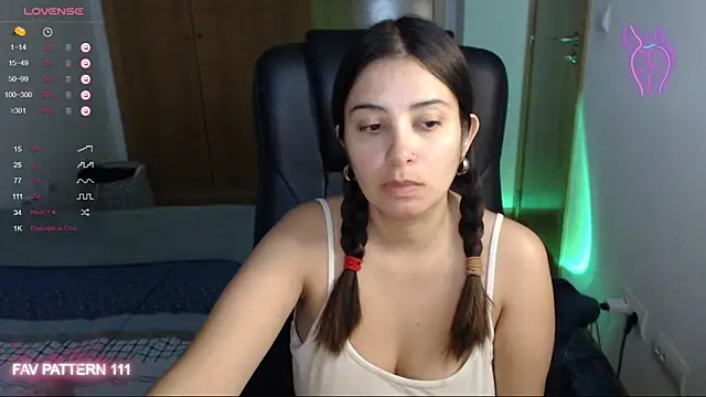 Snapshot of AnnaQueen chatting on December 30, 10:01 pm AnnaQueen online show from December 30, 10:01 pm