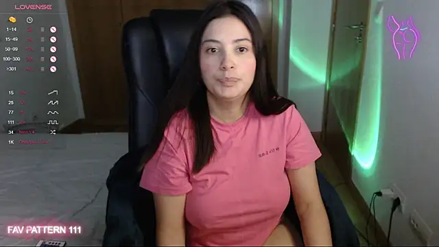 Snapshot of AnnaQueen chatting on January 6, 10:47 pm AnnaQueen online show from January 6, 10:47 pm