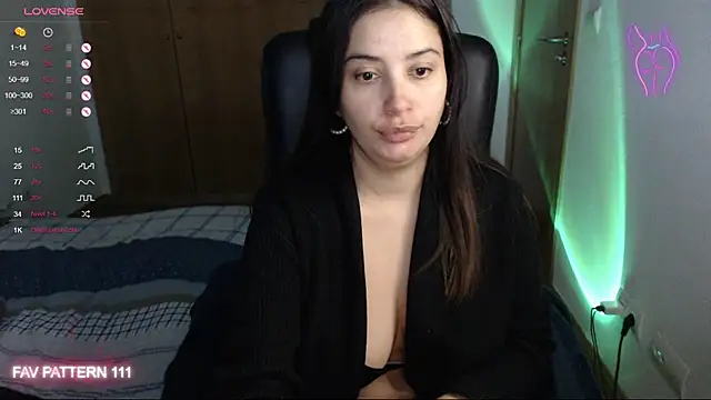 Snapshot of AnnaQueen chatting on January 14, 6:56 am AnnaQueen online show from January 14, 6:56 am