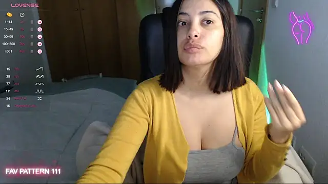 Snapshot of AnnaQueen chatting on February 16, 3:26 am AnnaQueen online show from February 16, 3:26 am