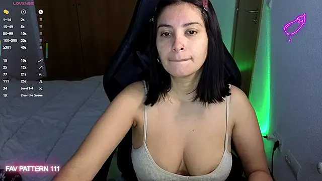 Snapshot of AnnaQueen chatting on March 22, 2:37 am AnnaQueen online show from March 22, 2:37 am