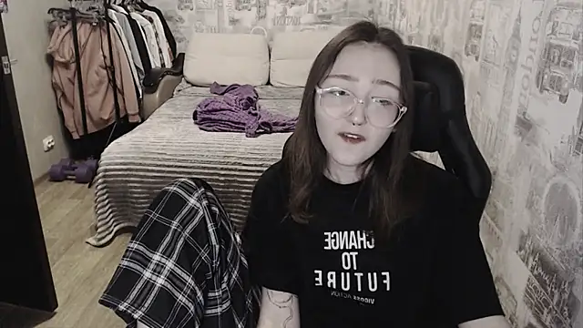 AmeliaKamishiro online show from December 17, 2:00 pm