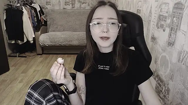 AmeliaKamishiro online show from January 10, 4:30 pm