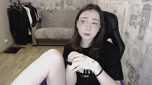 AmeliaKamishiro online show from February 11, 7:59 pm