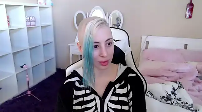 Snapshot of GoddessLilitu chatting on January 7, 10:41 pm GoddessLilitu online show from January 7, 10:41 pm