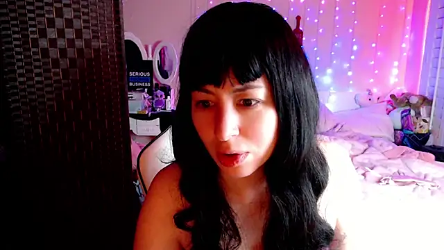 Snapshot of GoddessLilitu chatting on April 18, 3:32 am GoddessLilitu online show from April 18, 3:32 am