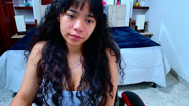 laureentt  online show from October 24, 3:03 am