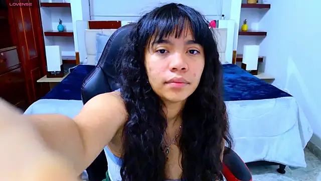 laureentt  online show from November 19, 3:28 am