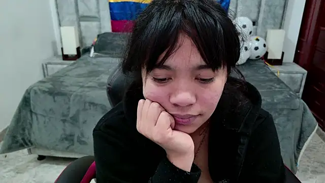 Snapshot of laureentt_ chatting on June 18, 9:14 am laureentt online show from June 18, 9:14 am