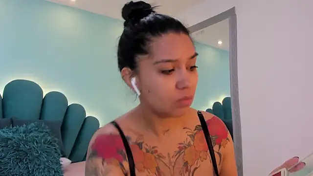 sharlott18 online show from March 13, 12:45 pm