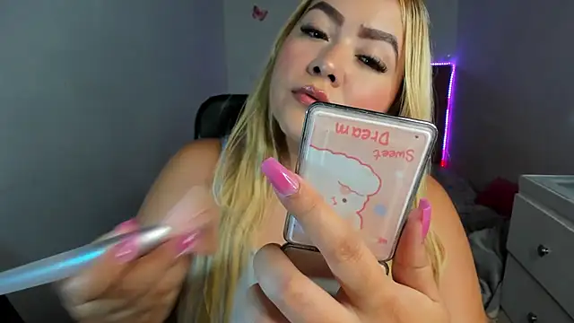 Snapshot of Celeste__sweetx chatting on May 8, 6:13 pm Celeste sweetx online show from May 8, 6:13 pm