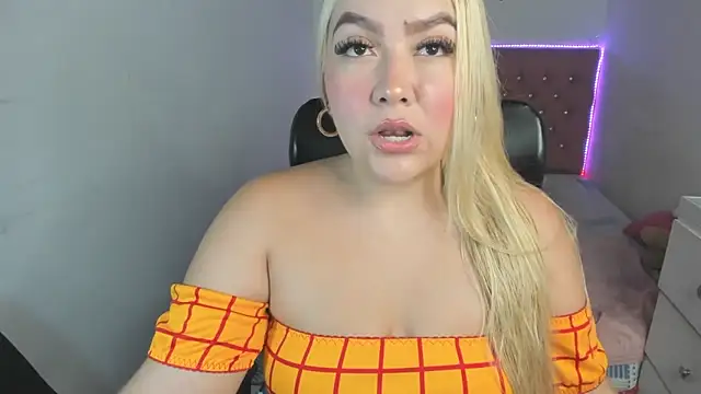 Snapshot of Celeste__sweetx chatting on May 26, 6:04 pm Celeste sweetx online show from May 26, 6:04 pm