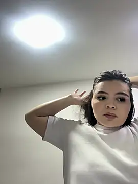 Snapshot of IsabellaAllen chatting on April 4, 11:13 pm IsabellaAllen online show from April 4, 11:13 pm