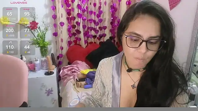 Snapshot of lovely_trix chatting on June 5, 5:29 pm lovely trix online show from June 5, 5:29 pm