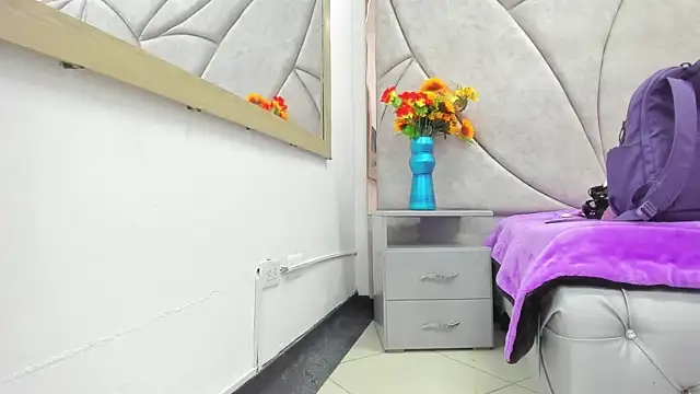 Snapshot of HornySlut69_ chatting on December 4, 12:36 pm HornySlut69 online show from December 4, 12:36 pm