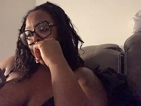 Snapshot of SweetHoneyBunz chatting on July 15, 3:12 am SweetHoneyBunz online show from July 15, 3:12 am