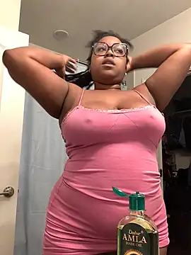 Snapshot of SweetHoneyBunz chatting on July 17, 4:34 pm SweetHoneyBunz online show from July 17, 4:34 pm