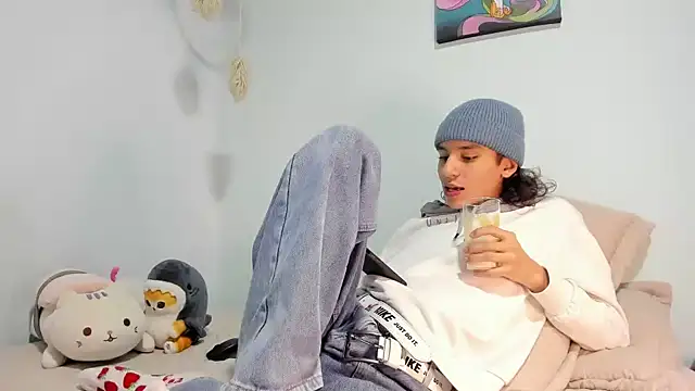 Snapshot of imcoltonalvin chatting on January 25, 12:59 am imcoltonalvin online show from January 25, 12:59 am