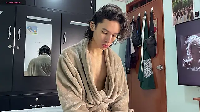 Snapshot of imcoltonalvin chatting on September 19, 10:54 pm imcoltonalvin online show from September 19, 10:54 pm