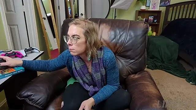 Snapshot of Linzy_19 chatting on January 9, 3:58 am Linzy 19 online show from January 9, 3:58 am