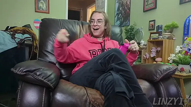 Snapshot of Linzy_19 chatting on January 19, 1:21 am Linzy 19 online show from January 19, 1:21 am