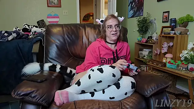 Snapshot of Linzy_19 chatting on January 28, 7:42 pm Linzy 19 online show from January 28, 7:42 pm