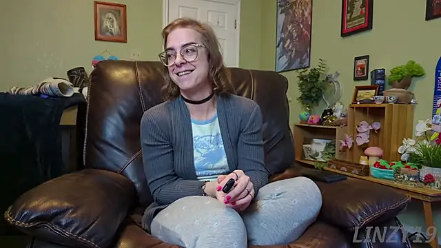 Snapshot of Linzy_19 chatting on January 30, 3:33 am Linzy 19 online show from January 30, 3:33 am