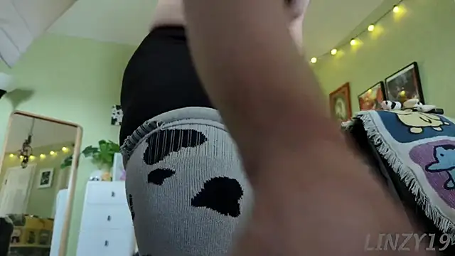 Snapshot of Linzy_19 chatting on February 14, 7:02 pm Linzy 19 online show from February 14, 7:02 pm