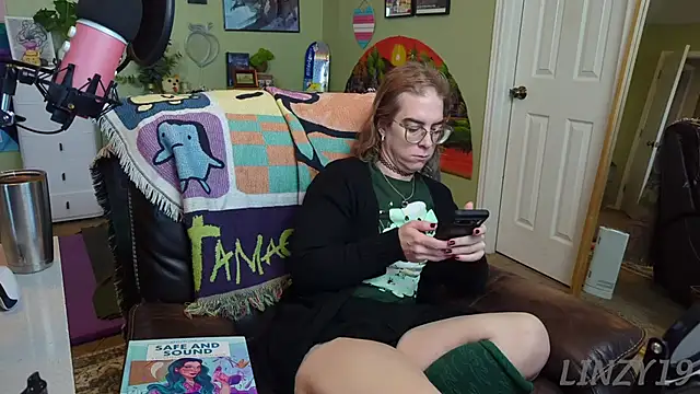 Snapshot of Linzy_19 chatting on March 12, 2:12 pm Linzy 19 online show from March 12, 2:12 pm