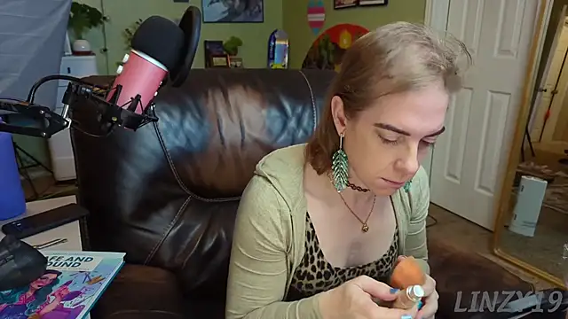 Snapshot of Linzy_19 chatting on March 20, 4:09 pm Linzy 19 online show from March 20, 4:09 pm