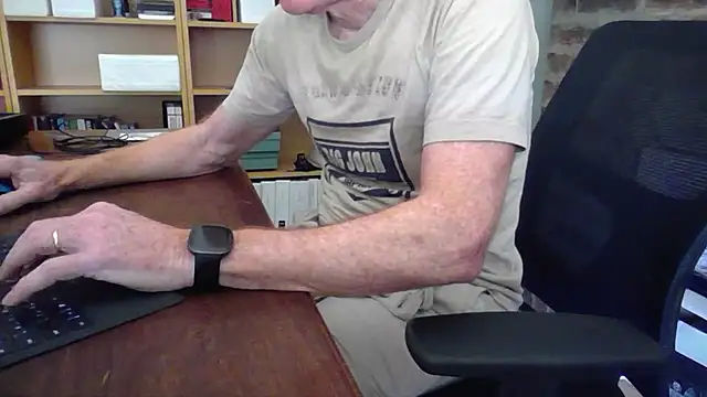 Snapshot of jiggy77777 chatting on February 24, 5:22 am jiggy77777 online show from February 24, 5:22 am