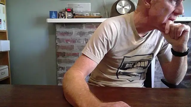 Snapshot of jiggy77777 chatting on February 24, 11:41 pm jiggy77777 online show from February 24, 11:41 pm