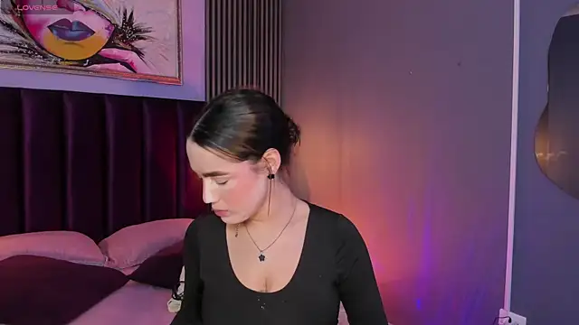 emily roberts1 online show from December 21, 1:46 am