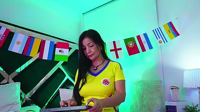 EVA45LOVES online show from June 11, 10:35 am