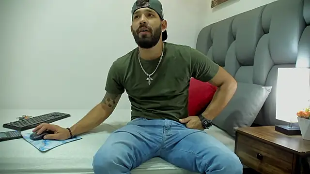 Thiagogomez online show from March 4, 7:20 pm