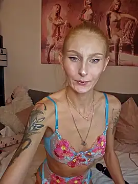 Snapshot of LessiaMia chatting on December 17, 5:15 pm LessiaMia online show from December 17, 5:15 pm