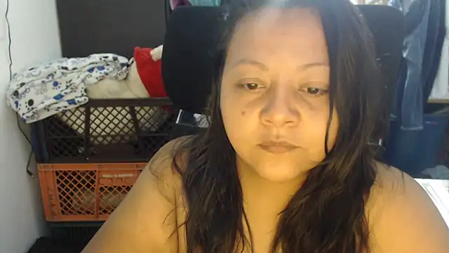 Snapshot of jennyferloopez chatting on June 5, 10:43 am jennyferloopez online show from June 5, 10:43 am