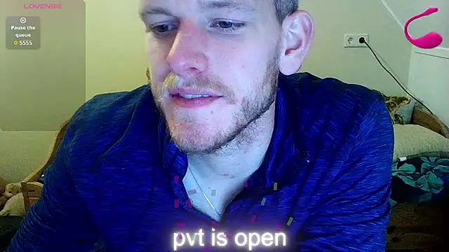 Snapshot of Love_Bert chatting on October 31, 9:16 pm Love Bert online show from October 31, 9:16 pm