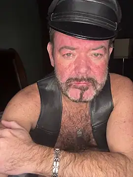 Snapshot of NYCLeatherBoi chatting on December 22, 3:33 am NYCLeatherBoi online show from December 22, 3:33 am