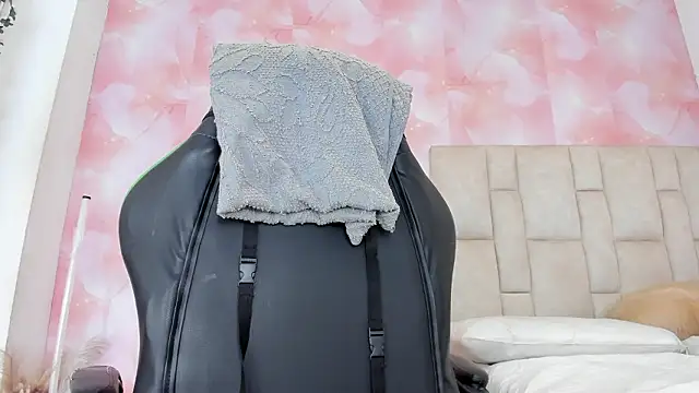 aida rose  online show from February 12, 6:03 pm