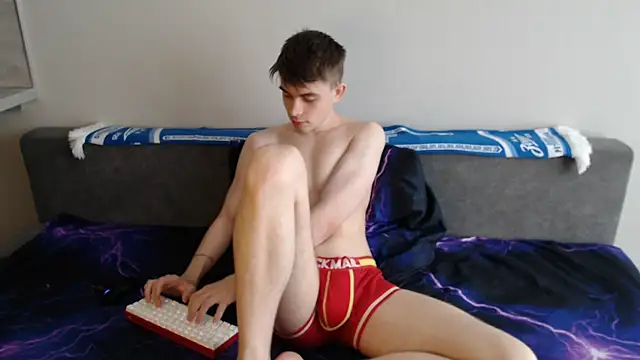 Snapshot of Student_Oliver chatting on May 20, 8:09 am Student Oliver online show from May 20, 8:09 am