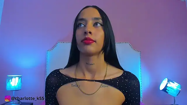 Snapshot of charlotte_kisss chatting on January 4, 10:45 pm charlotte kisss online show from January 4, 10:45 pm