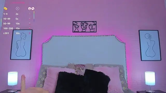 Snapshot of charlotte_kisss chatting on September 16, 8:10 pm charlotte kisss online show from September 16, 8:10 pm
